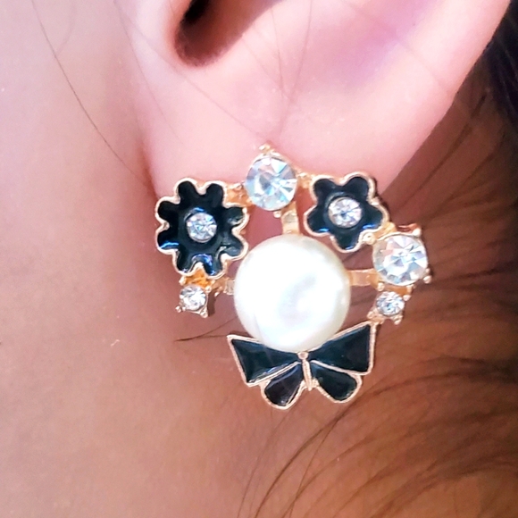 DREAM PLUS Jewelry - metal earrings with white imitation pearl / crystals and florals on brass